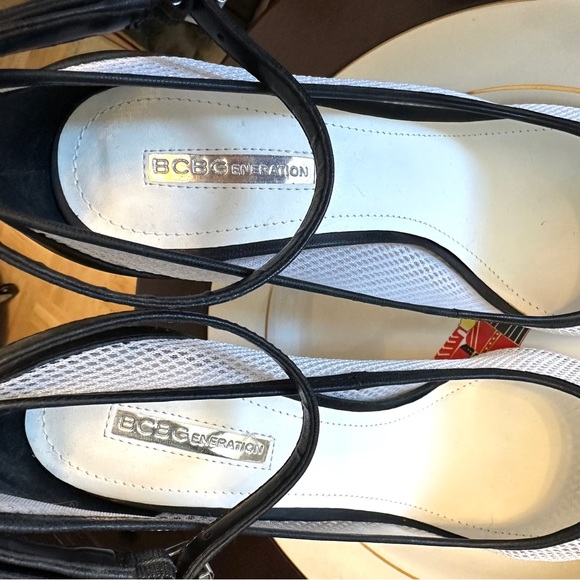 BCBG Generation black & white heels - Picture 6 of 11